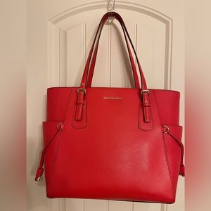 Brand New with Tags: MICHAEL KORS Voyager EW women's tote (color:Sea Coral)